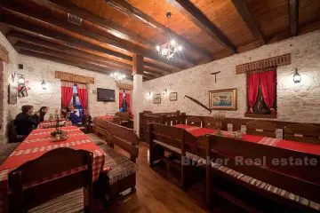 Rogoznica, a beautiful stone house with a restaurant