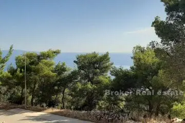 Building plot with an open sea view
