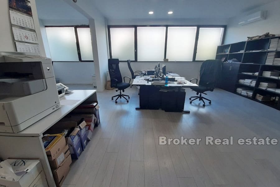 Trstenik, office space in a busy location