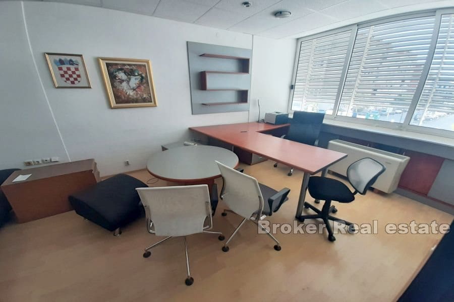 Manuš, spacious office space in a great location