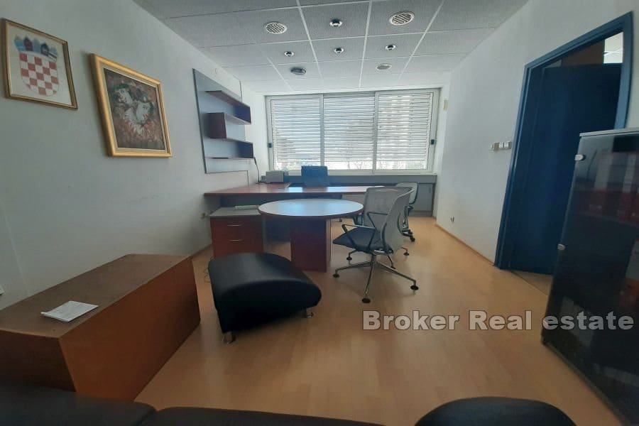 Manuš, spacious office space in a great location