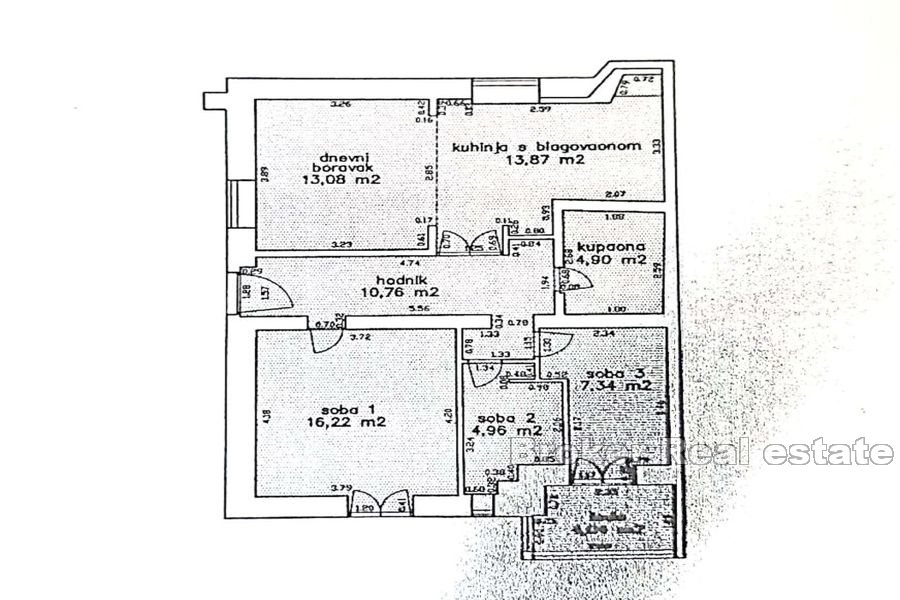 Meje - Appartamento con tre camere da letto con cortile