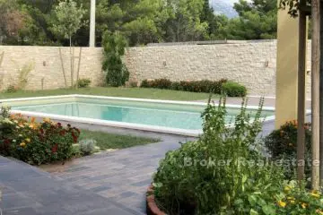 Elegant rural villa with pool
