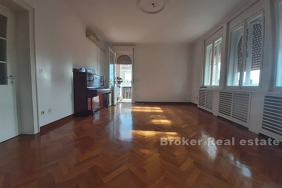 Zvončac - Beautiful spacious four-room apartment