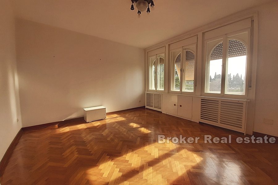 Zvončac - Beautiful spacious four-room apartment