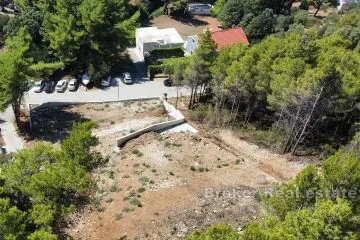 Building plot with an open view of the sea