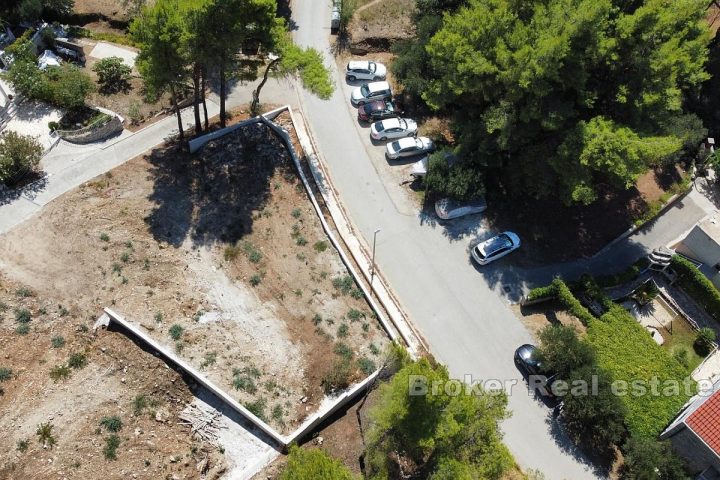 Building plot with an open view of the sea