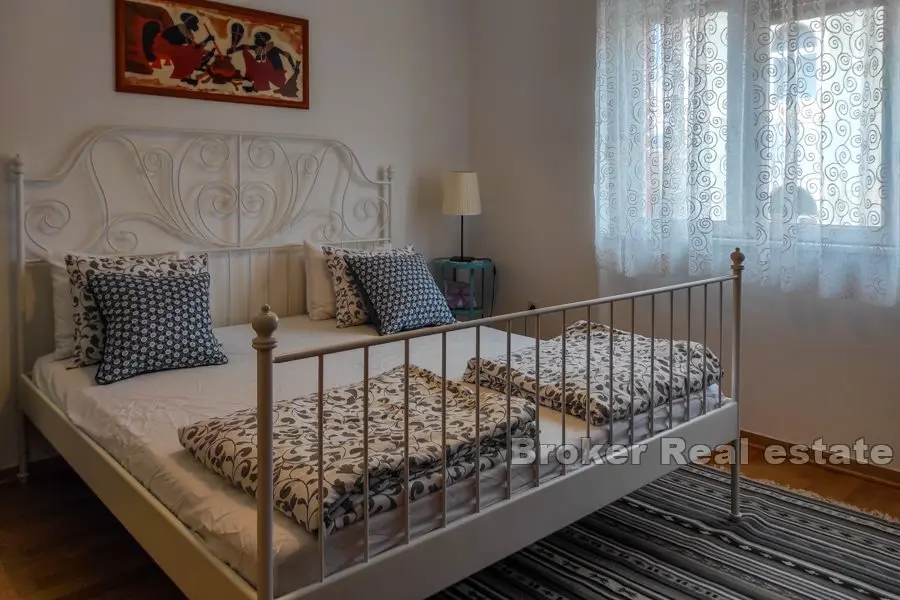 Appartamento con tre camere da letto in una posizione attraente