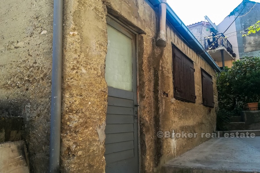 Hus för renovering i centrum av Split, till salu