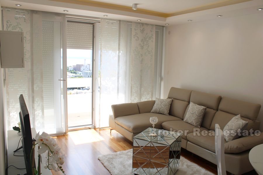 Split 3, two bedroom apartment with sea view
