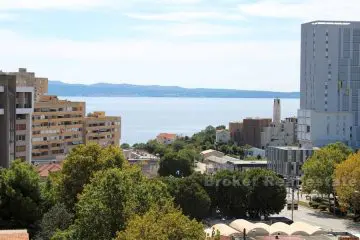 Split 3, two bedroom apartment with sea view