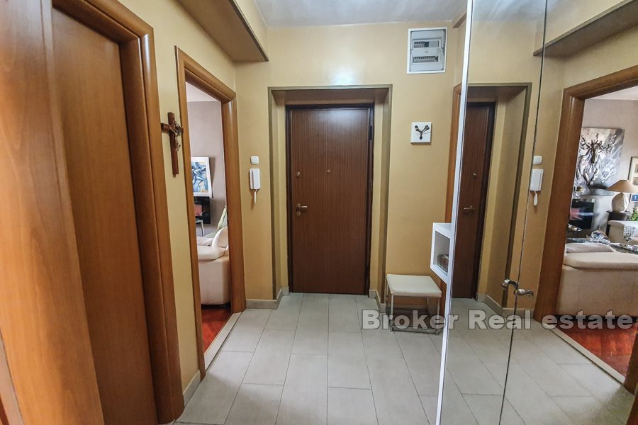 Two bedroom, nicely decorated, apartment, Spinut