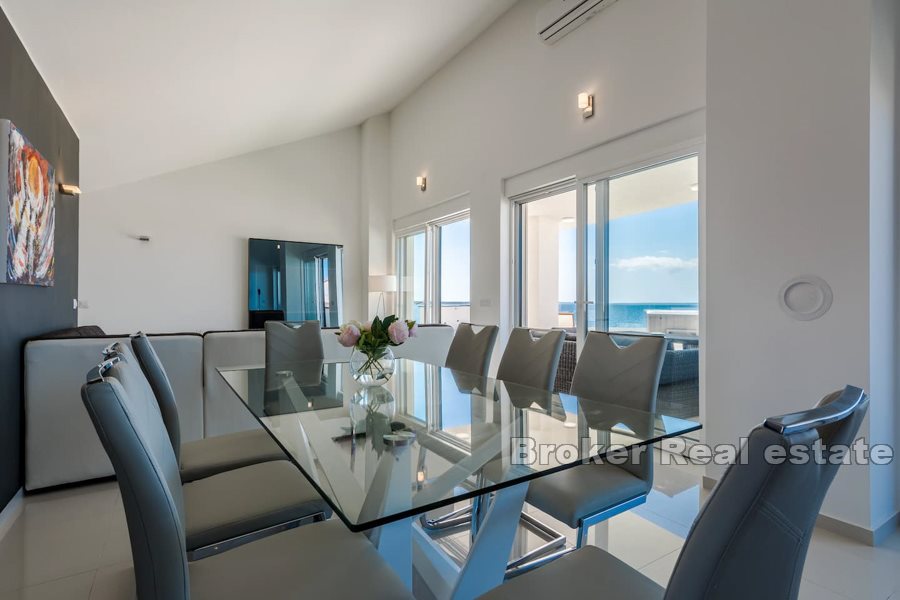 Penthouse located in first row by the sea
