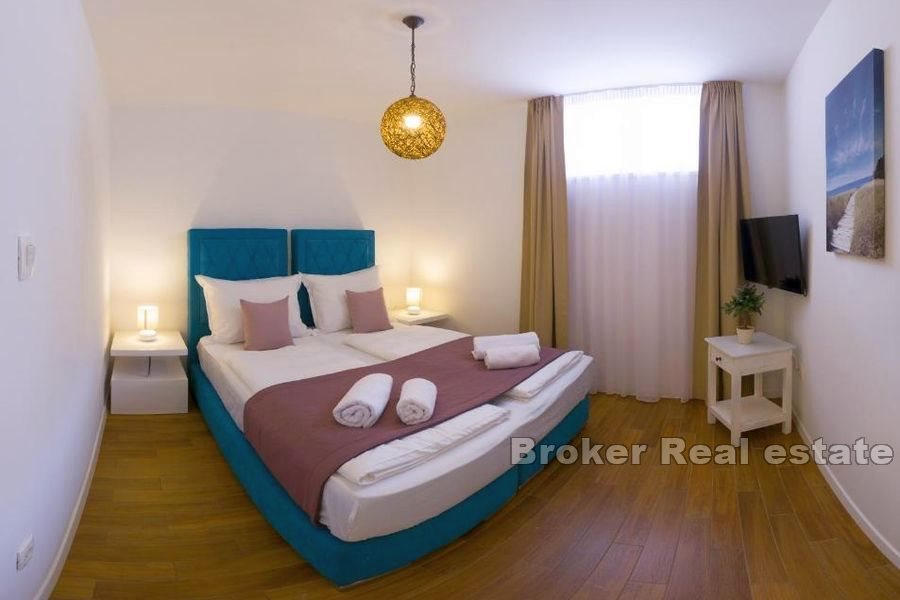 Bačvice, two apartments in new building with pool