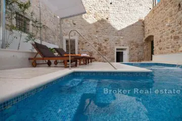 Stone house with pool and sea view