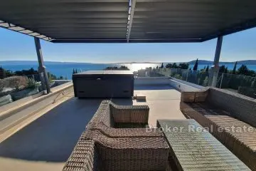 Penthouse with open sea view