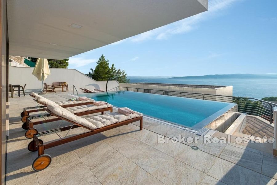 Villa avec piscine et vue dégagée sur la mer