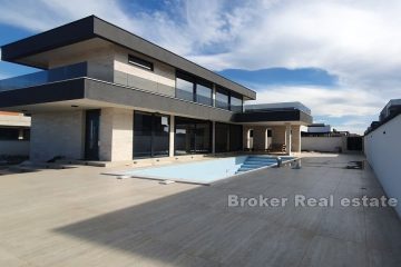 Attractive villas with pool in a new settlement