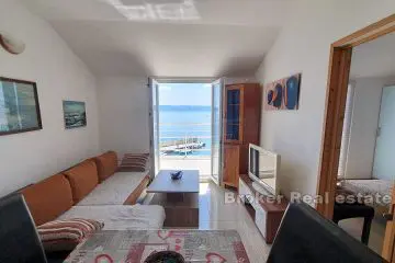 Apartment house with restaurant in the first row to the sea