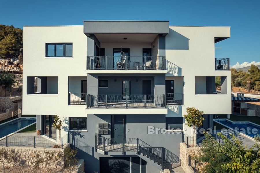 Exclusive four-bedroom apartment with swimming pool