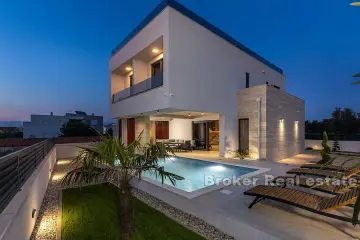 Newly built villa with a pool not far from the sea
