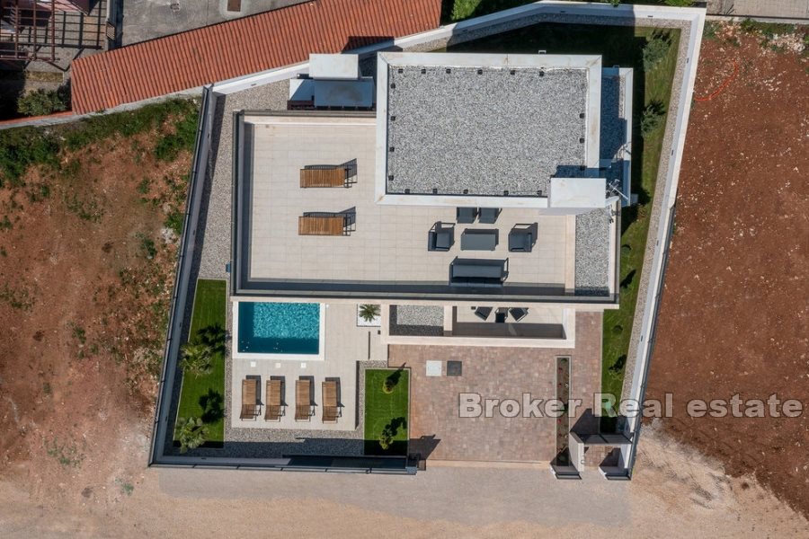 Newly built villa with a pool not far from the sea