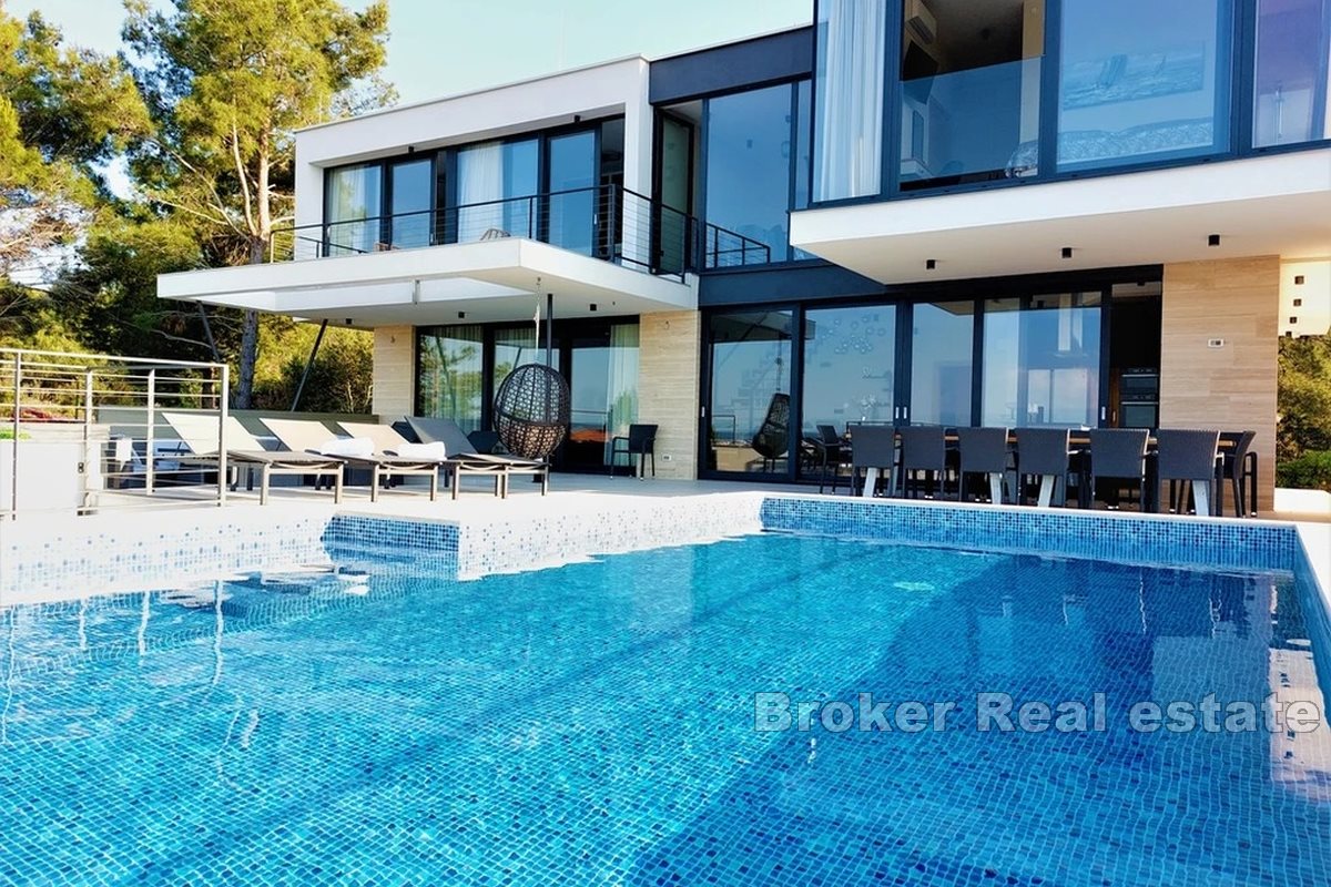 Modern villa with pool and sea view