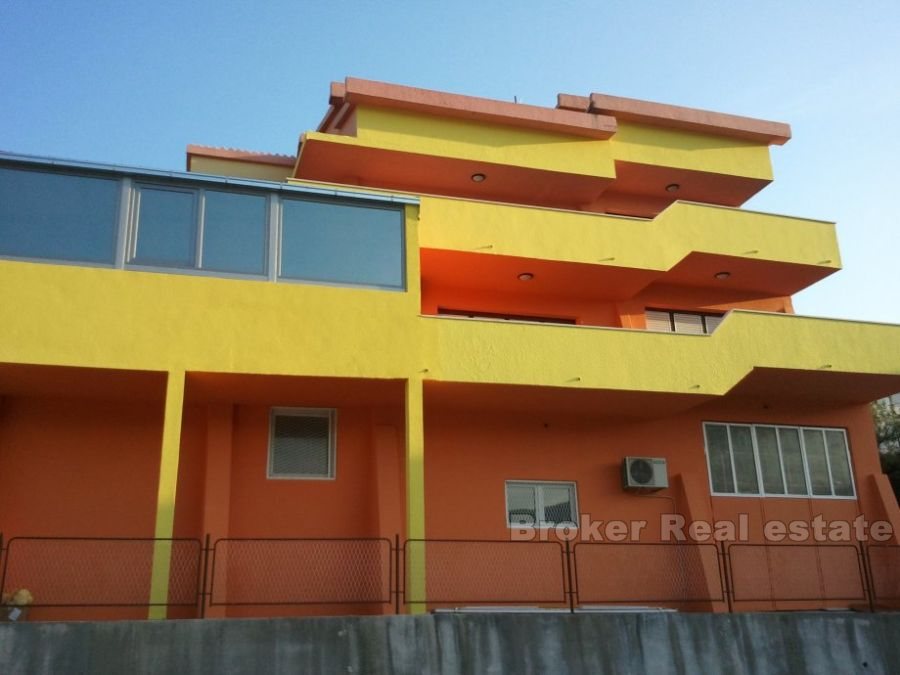 Отдельный двухэтажный дом для продажи
