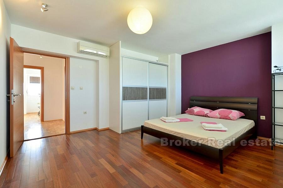 Beautiful and sunny apartment in the center, for sale