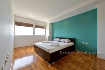Beautiful and sunny apartment in the center, for sale