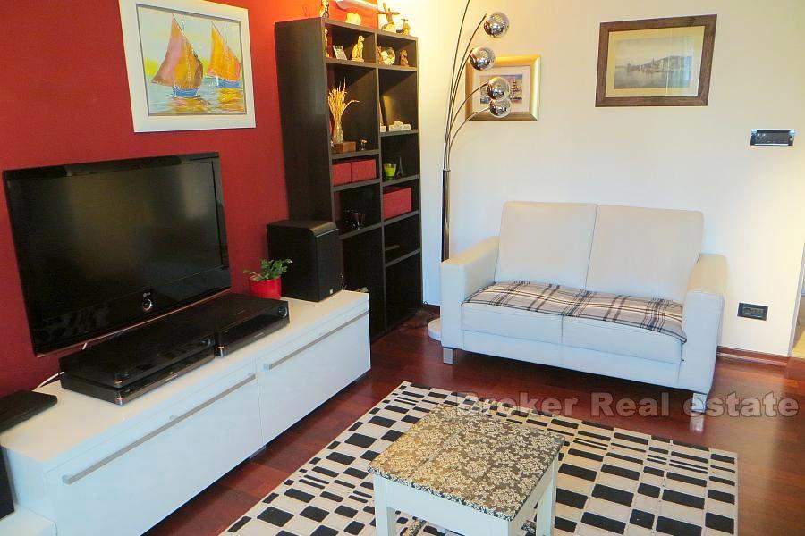Bol, Two bedroom apartment near city center, for sale