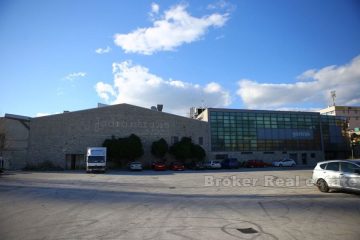 Business building with warehouse, for sale