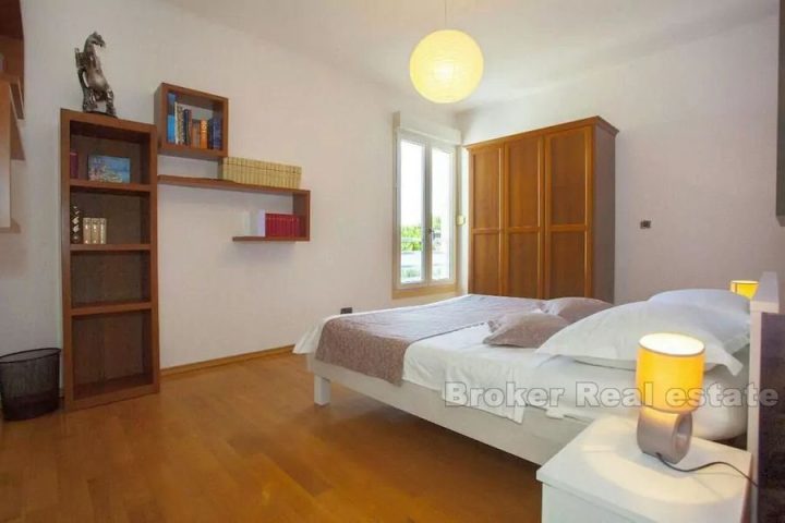 Three bedroom apartment by the sea, for sale