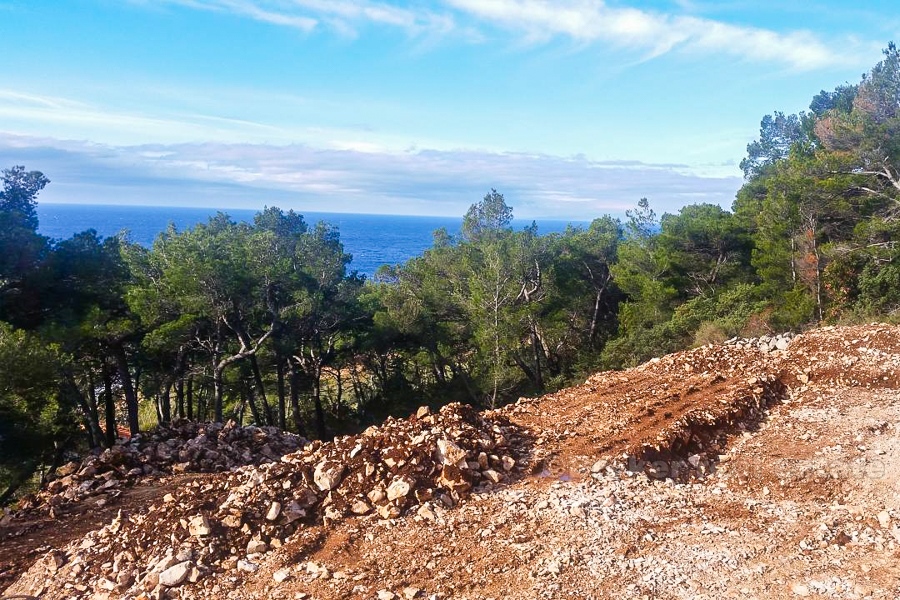 Attractive land with sea view, for sale