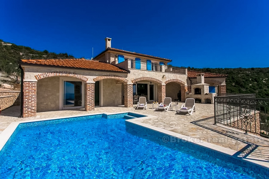 Villa con piscina con splendida vista, in vendita