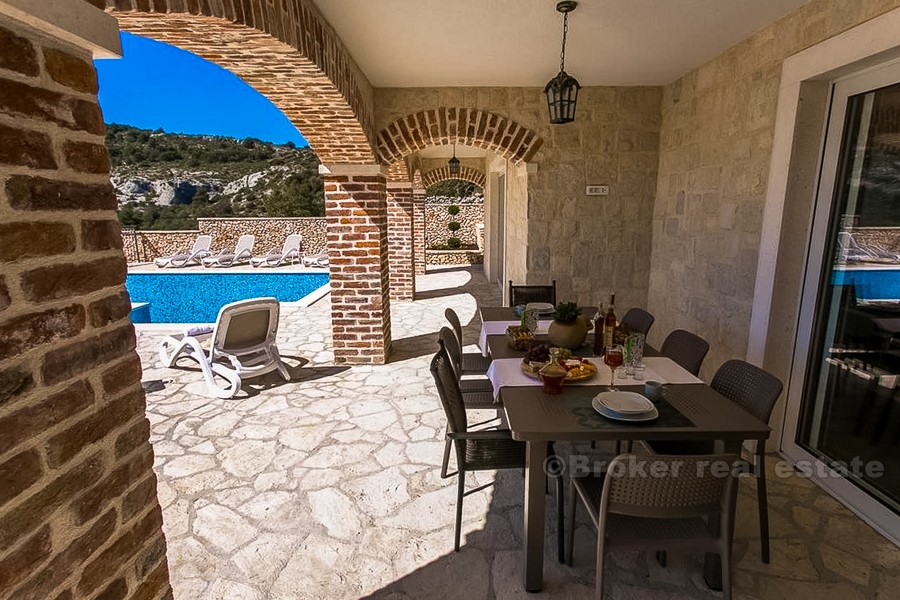 Villa with pool with great views, for sale