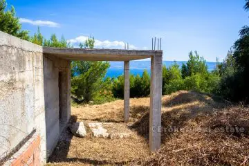 Unfinished house with sea view