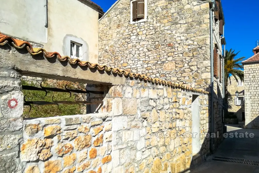 Renovovaný kamenný dům na prodej