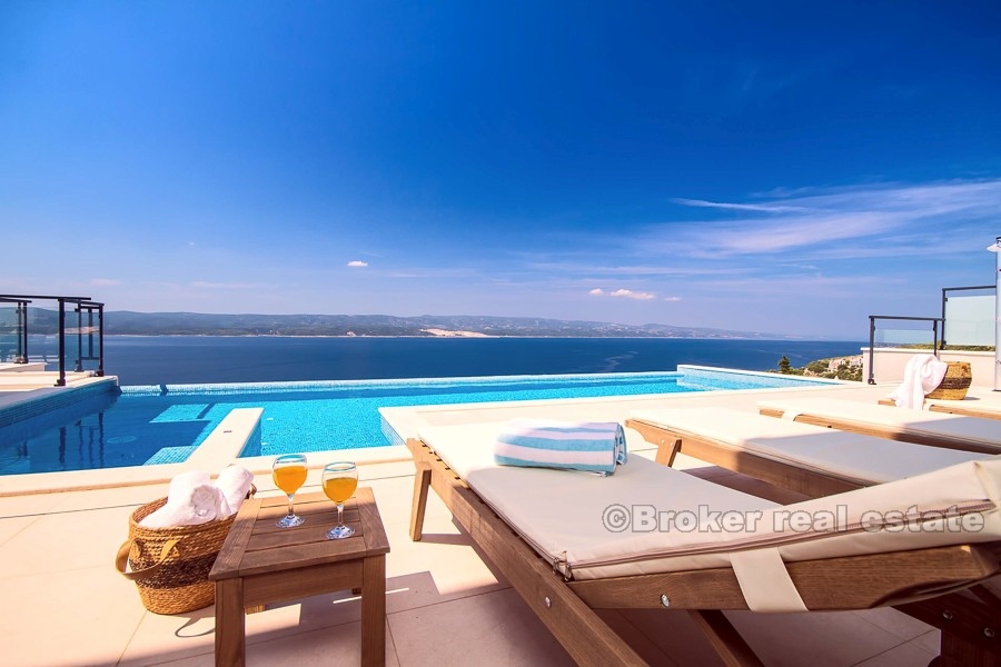 Moderní vila s bazénem a výhledem na moře, na prodej