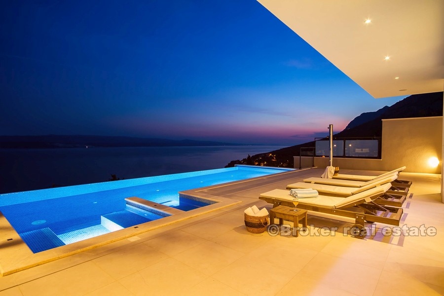Moderní vila s bazénem a výhledem na moře, na prodej