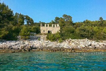 Stone ruin by the sea, for sale