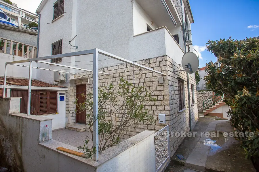 To roms leilighet med delvis havutsikt, til salgs