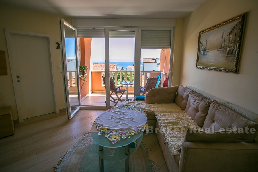 Fin to-roms leilighet med utsikt over havet