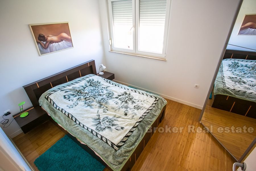 Grazioso appartamento con due camere da letto con vista sul mare