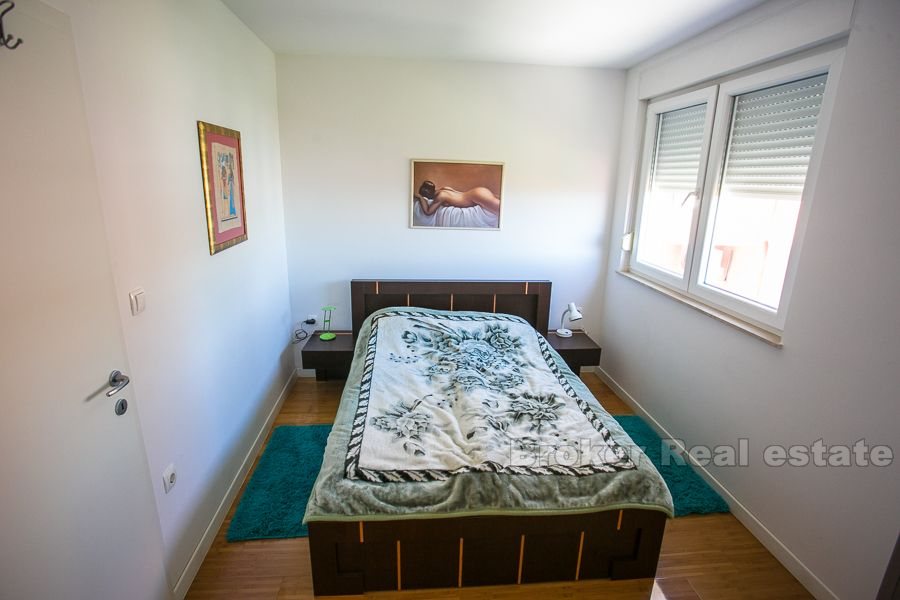 Grazioso appartamento con due camere da letto con vista sul mare