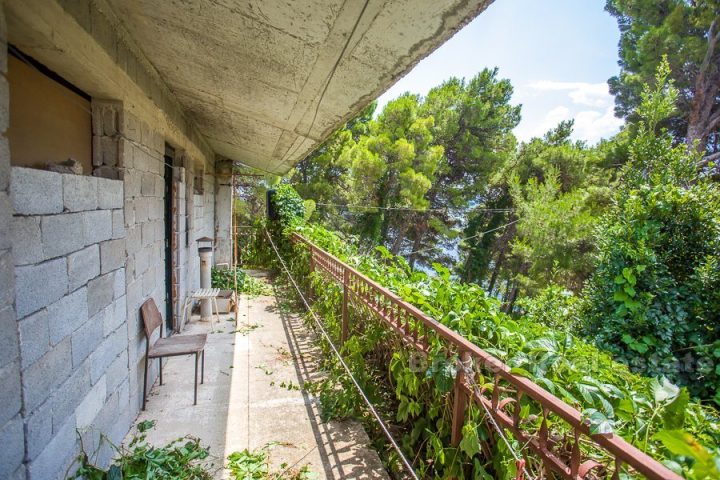 Unfinished house with sea view, for sale