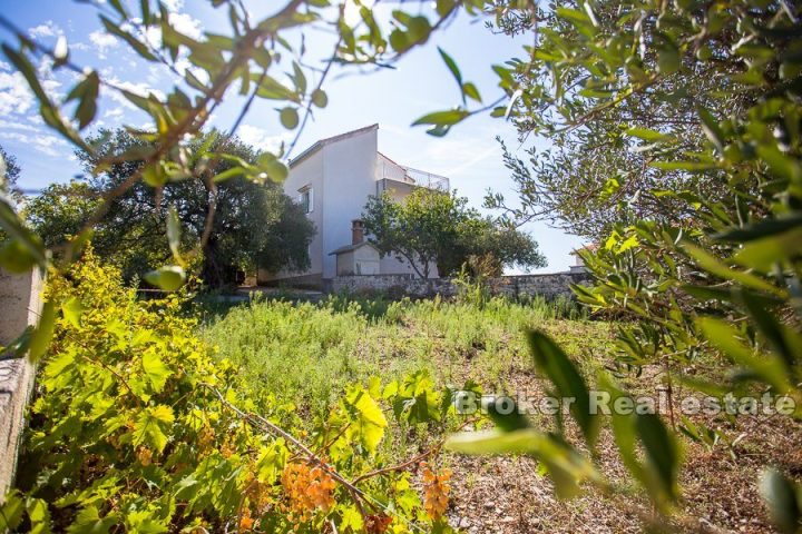 Detached house with sea view, for sale