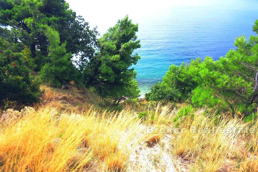 Terrain à bâtir sur la Riviera d'Omis, première rangée de la mer