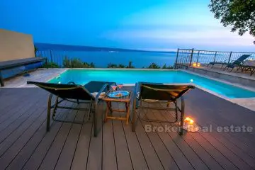 Villa with panoramic view and swimming pool