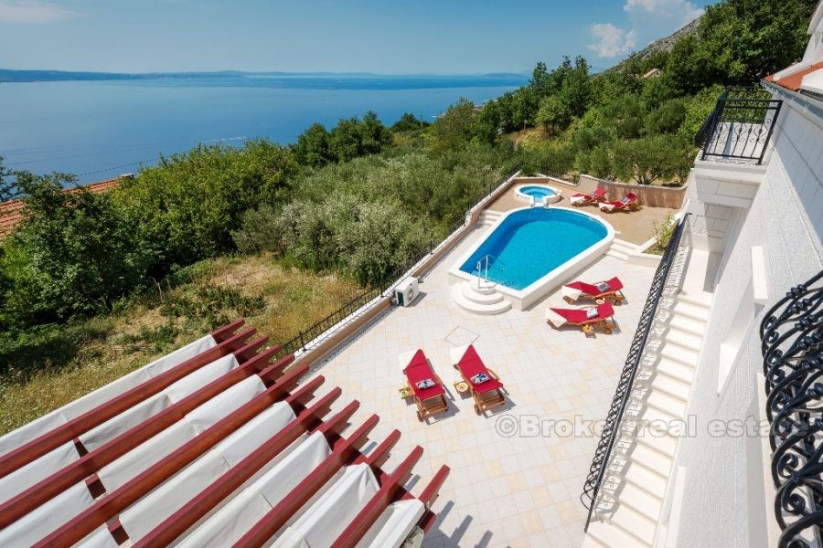 Villa mit Schwimmbad und fantastischer Aussicht
